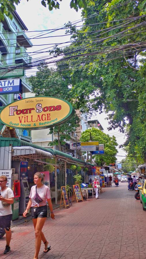 Four Sons Village Bangkok Luaran gambar